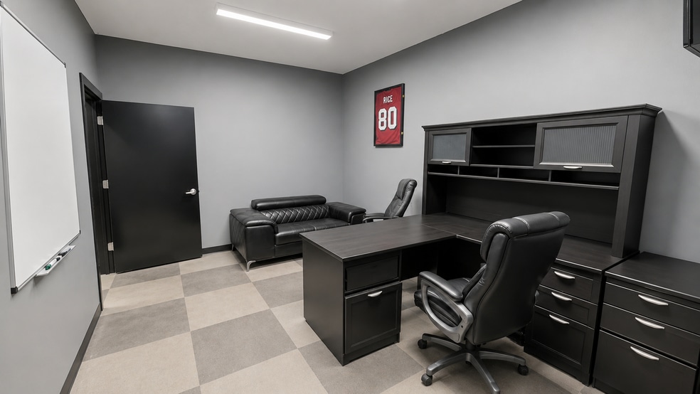 More Photos Of 2605 W Storage Parkway Rd, Rogers Flex For Lease