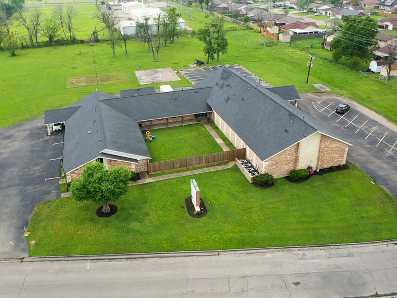 More Photos Of 618 Baca St, Houston Religious Facility For Sale