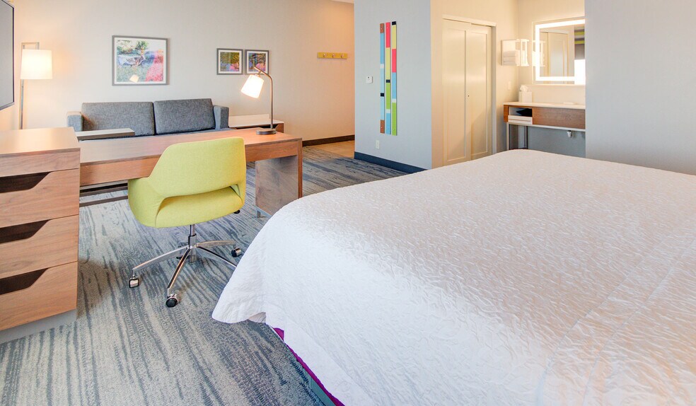 More Photos Of 4617 7th St, Bay City Hotel For Sale