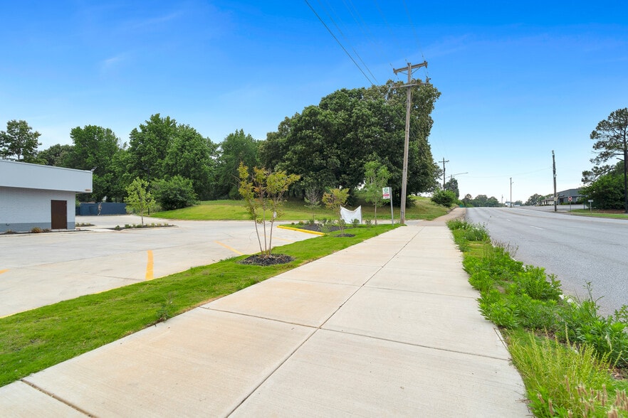 More Photos Of 901 S. Caraway Rd, Jonesboro Land For Sale