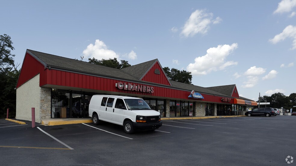 Primary Photo Of 81 Baltimore Pike, Avondale Restaurant For Lease
