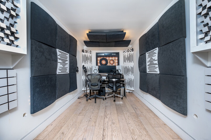 More Photos Of 7025 NW 7th Ave, Miami Research And Development For Sale