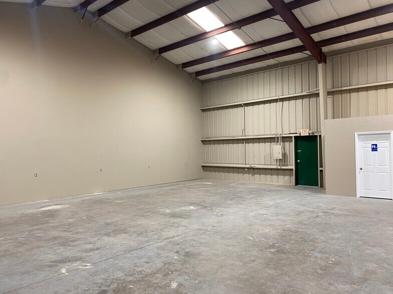 More Photos Of 743 Wesley Ave, Tarpon Springs Warehouse For Lease