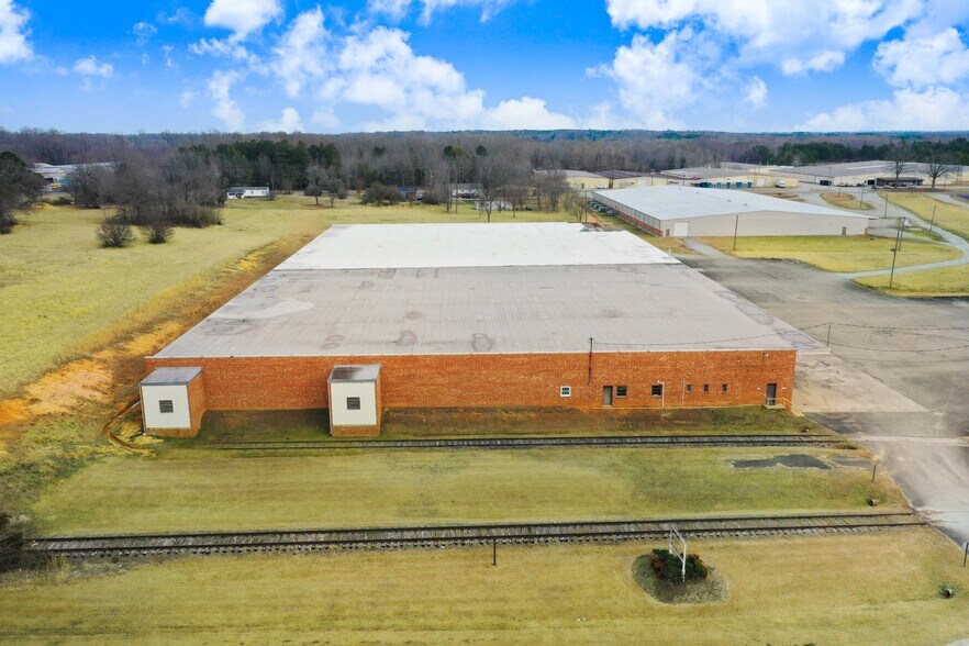 More Photos Of 2473 Durham Rd, Roxboro Warehouse For Lease