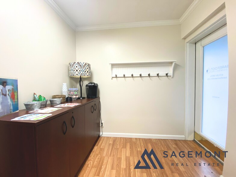 More Photos Of 1226 Lakeview Dr, Franklin Loft Creative Space For Sale