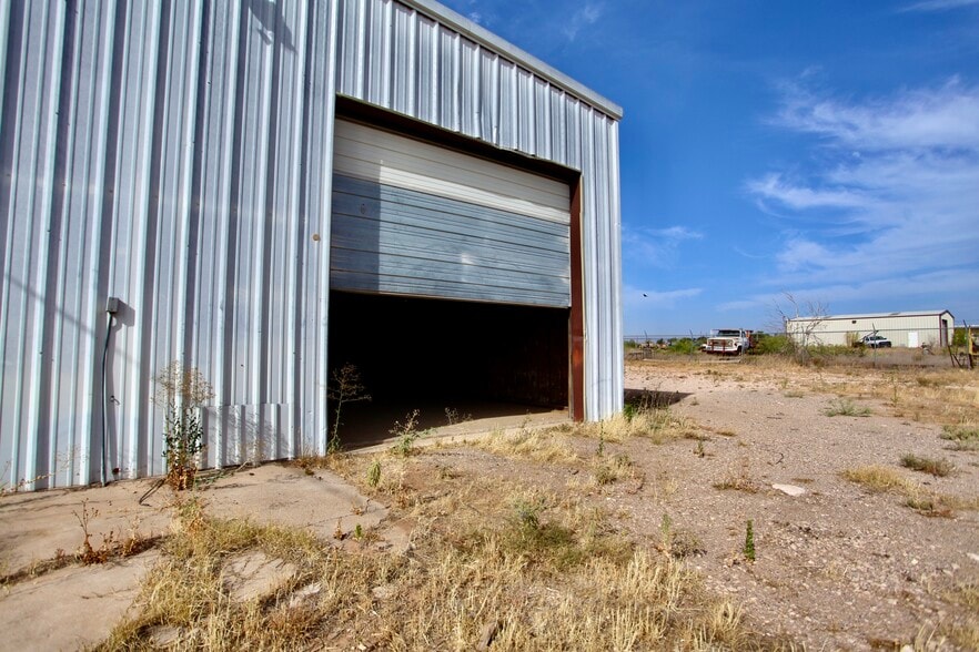 More Photos Of 1609 E Taylor Ave, Midland Warehouse For Sale
