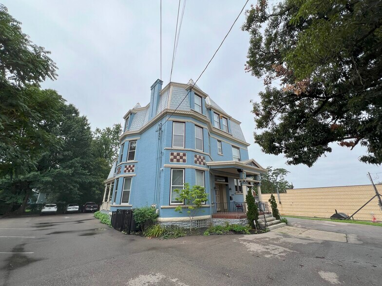 More Photos Of 6111 Madison Rd, Cincinnati Office Residential For Sale
