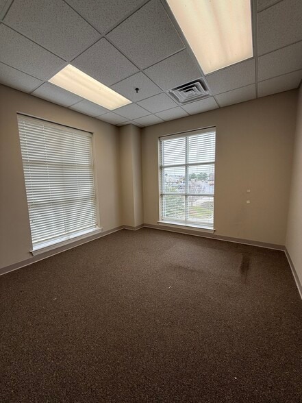 More Photos Of 639 Executive Pl, Fayetteville Medical For Lease
