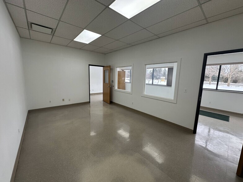 More Photos Of 12801 Silver Lake Rd, Brighton Manufacturing For Sale