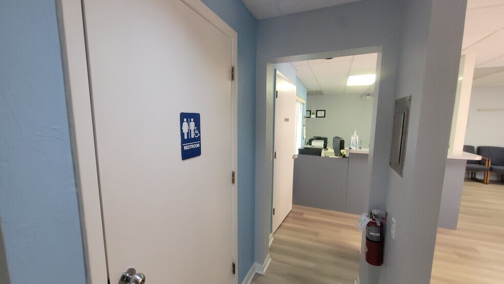 More Photos Of 2831 Ringling Blvd, Sarasota Medical For Sale