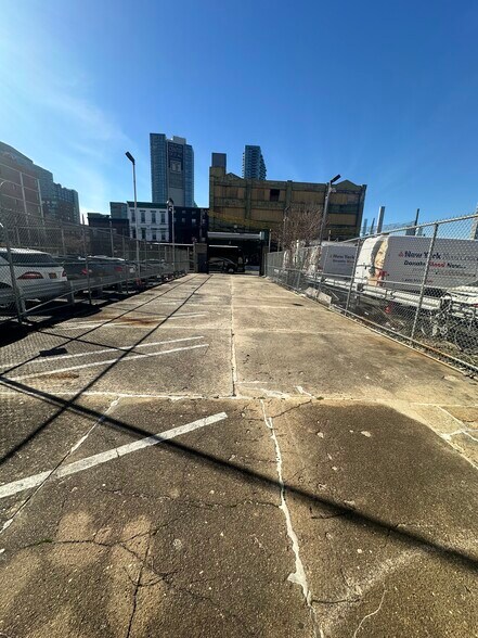 More Photos Of 1011 46th Ave, Long Island City Light Distribution For Lease