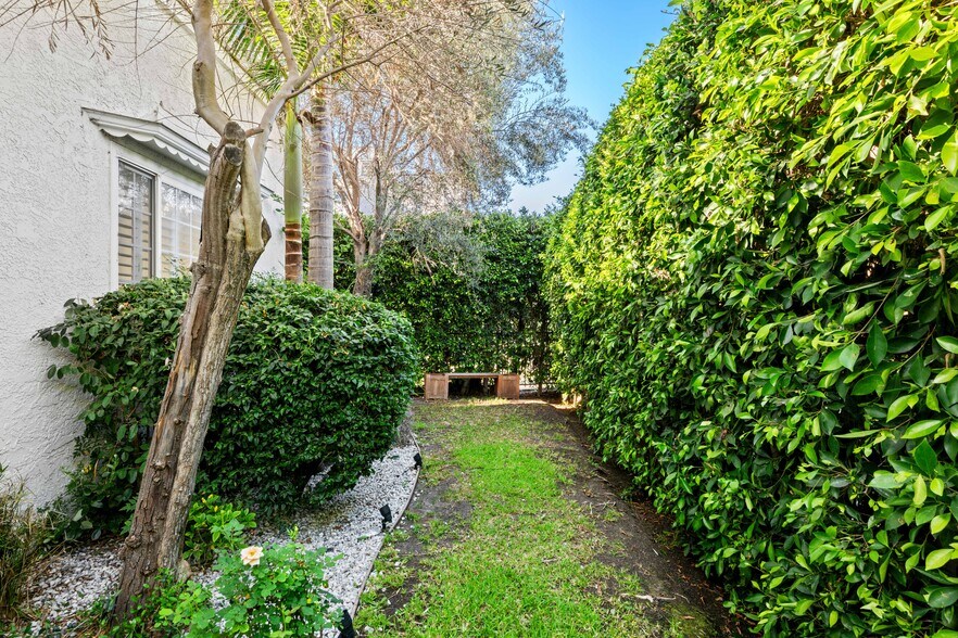 More Photos Of 803 S Sycamore Ave, Los Angeles Multifamily For Sale