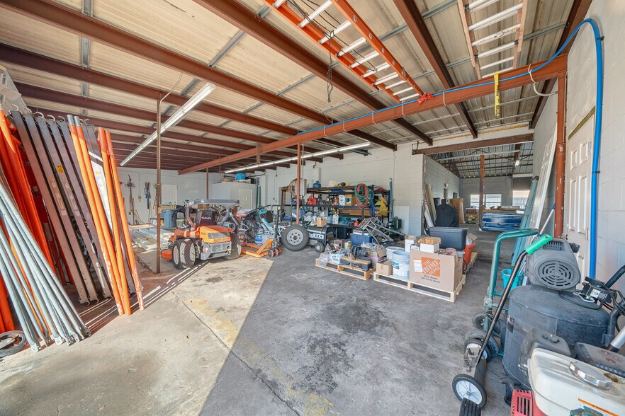 More Photos Of 943 NW 17th Ave, Ocala Warehouse For Sale