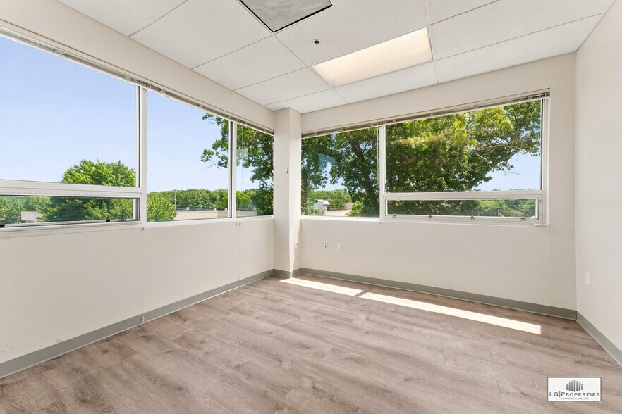 More Photos Of 456 Chestnut St, Lakewood Office For Lease