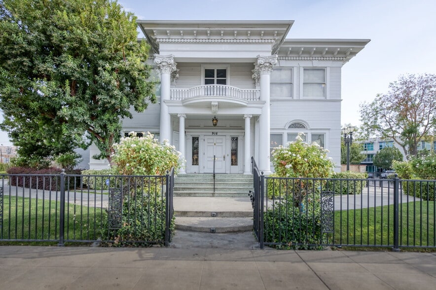 More Photos Of 916 E Divisadero St, Fresno Funeral Home For Sale