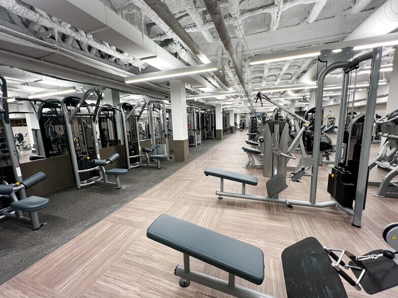 More Photos Of 5440 N Cumberland Ave, Chicago Office For Lease