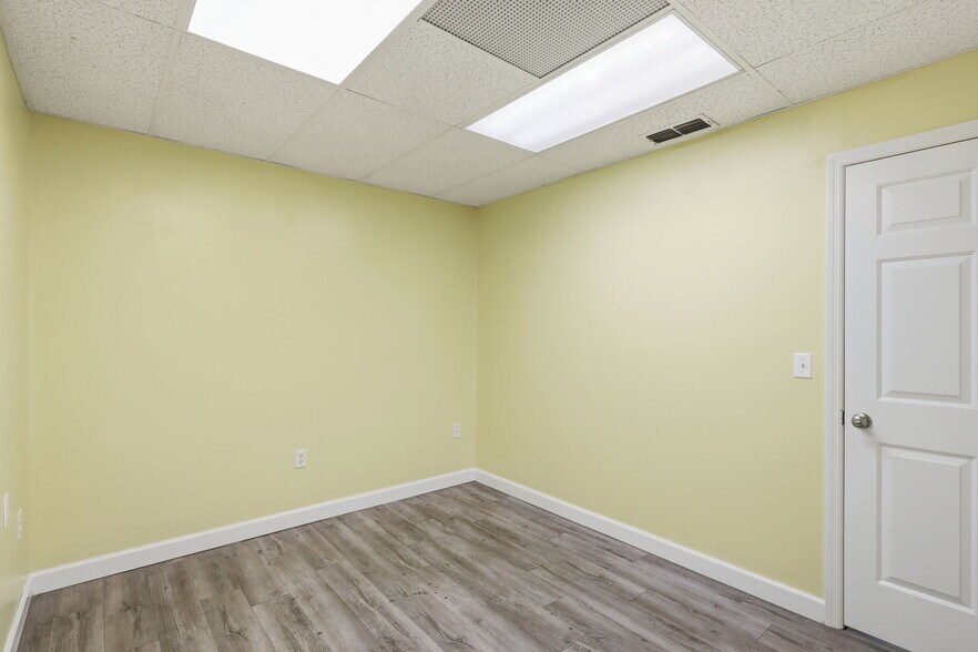 More Photos Of 346 N Volusia Ave, Orange City Office For Lease
