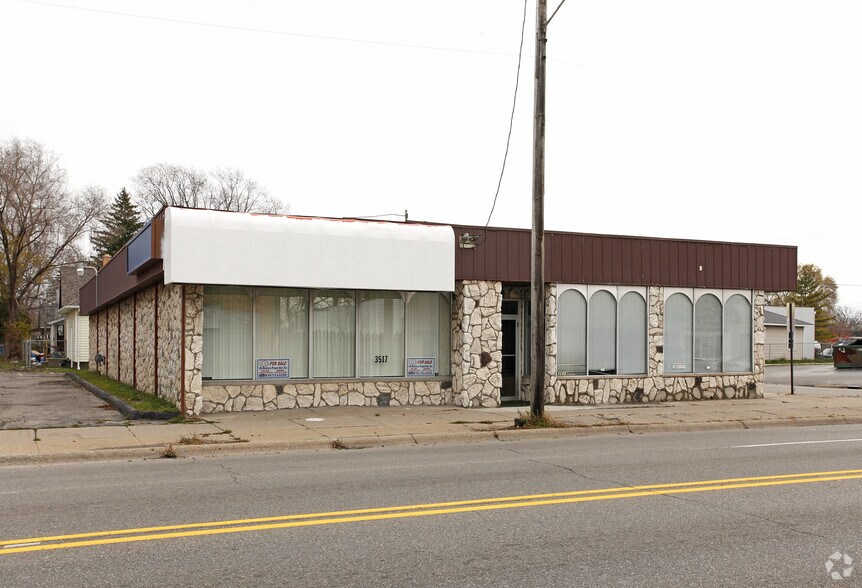 Primary Photo Of 3517-3519 Fenton Rd, Flint Storefront For Sale