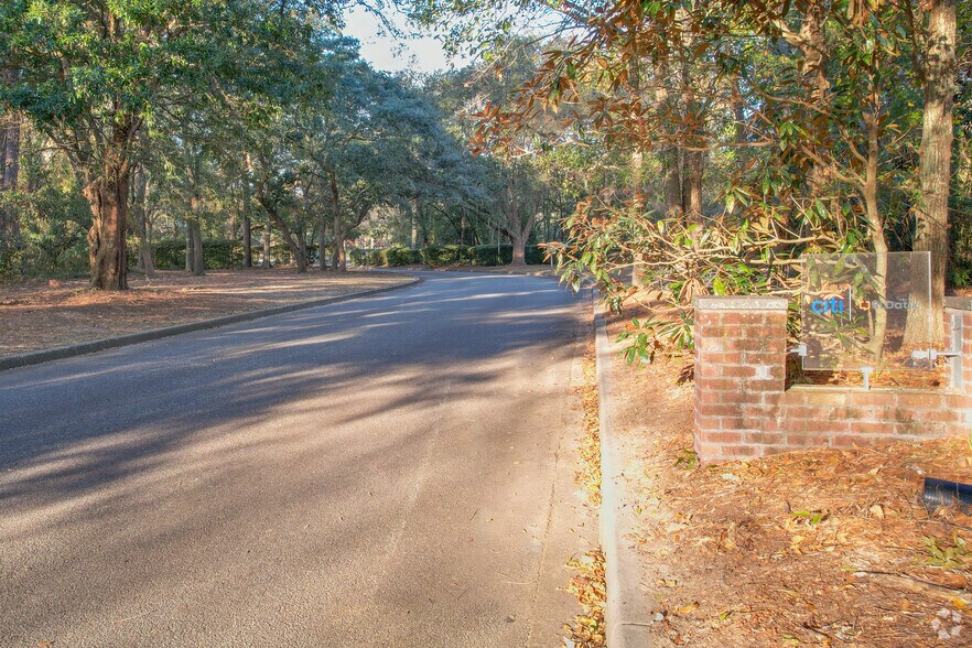 More Photos Of 11 Ewall St, Mount Pleasant Office For Lease