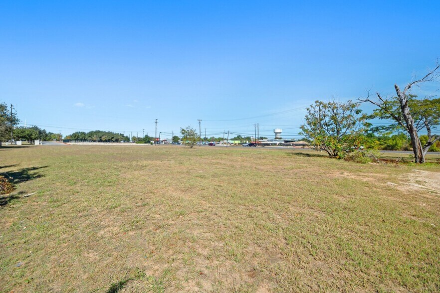 More Photos Of 1705-1709 N Bell Blvd, Cedar Park Land For Sale