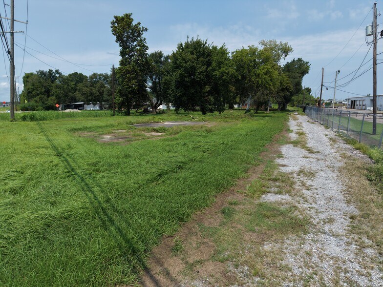 More Photos Of 945 Lyons Dr, La Place Land For Sale