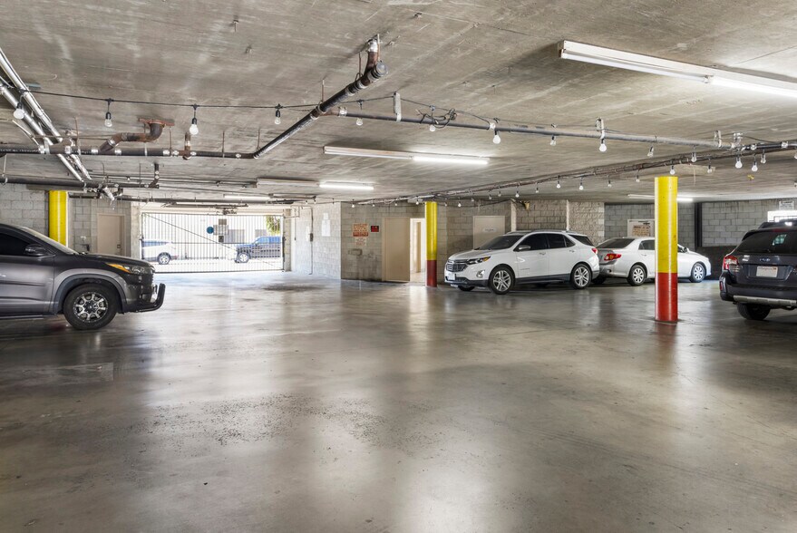 More Photos Of 14553 Delano St, Van Nuys Office For Lease