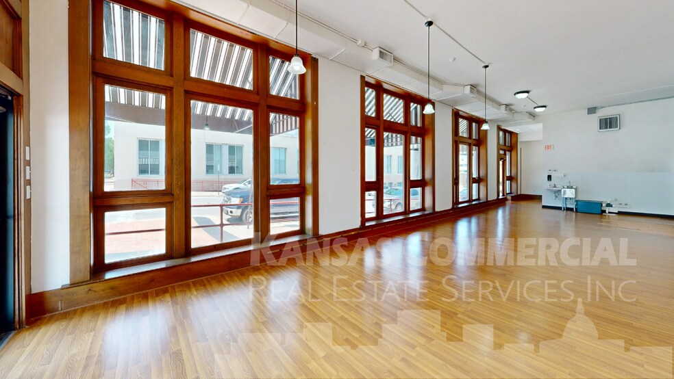 More Photos Of 435 S Kansas Ave, Topeka Storefront Retail Office For Lease