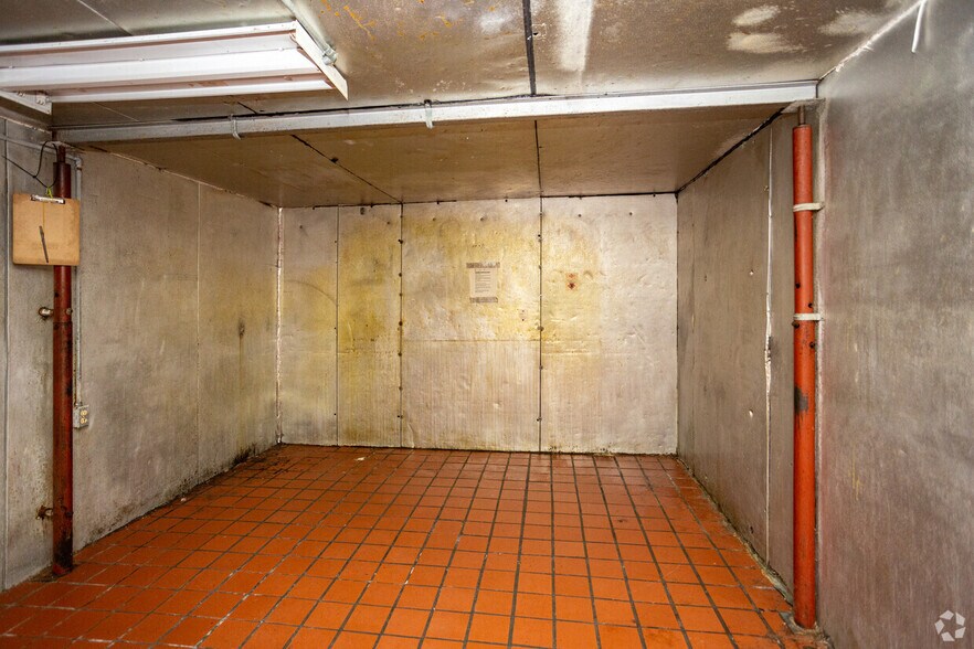 More Photos Of 27 Miners Dr, Castlewood Restaurant For Lease