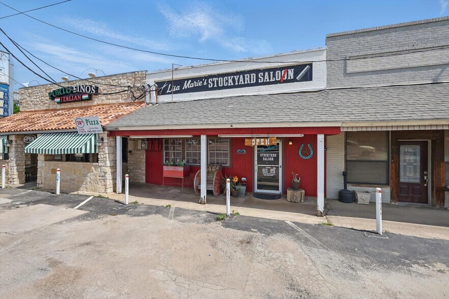 More Photos Of 206 W McCart St, Krum Storefront For Sale