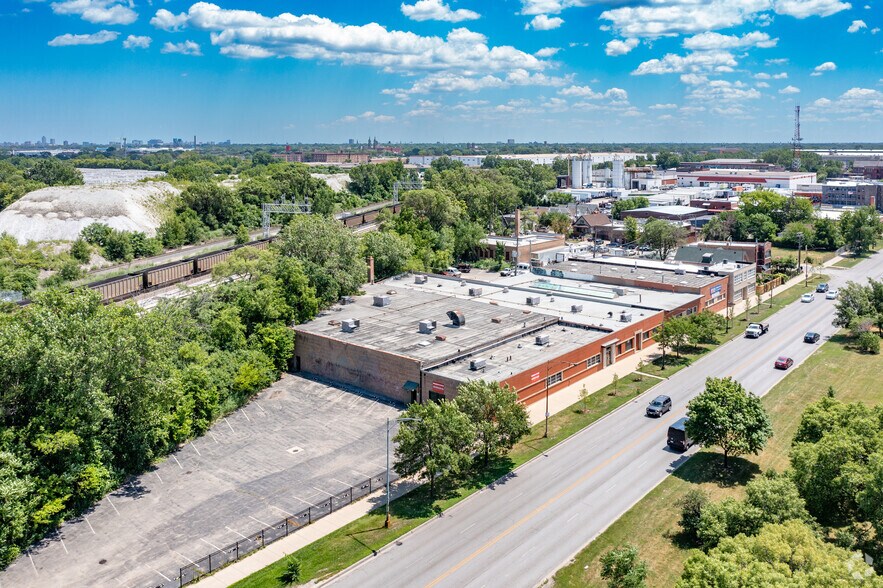 More Photos Of 4025-4039 S Western Blvd, Chicago Warehouse For Sale