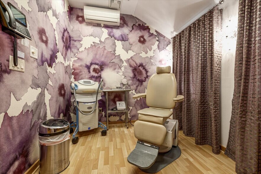 More Photos Of 299 E Northfield Rd, Livingston Medical For Sale