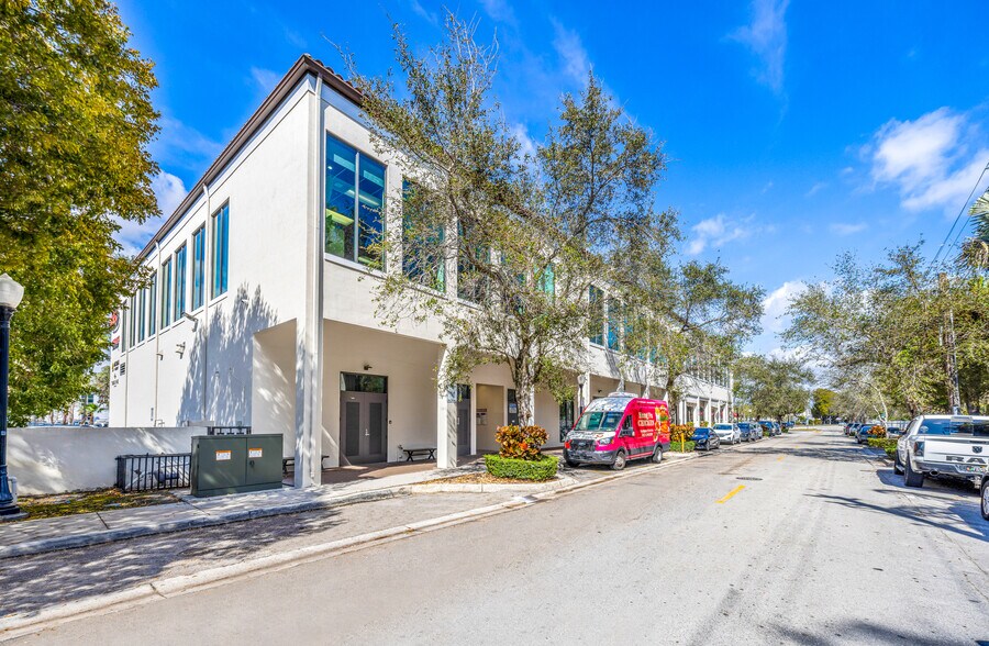 More Photos Of 17225 S Dixie Hwy, Palmetto Bay Storefront Retail Office For Lease