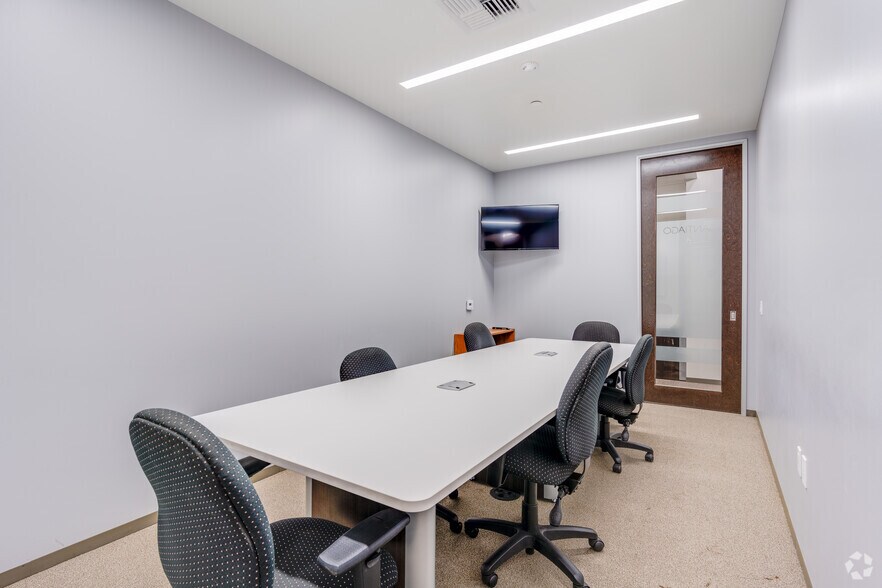 More Photos Of 800 W Chestnut Ave, Monrovia Office For Lease