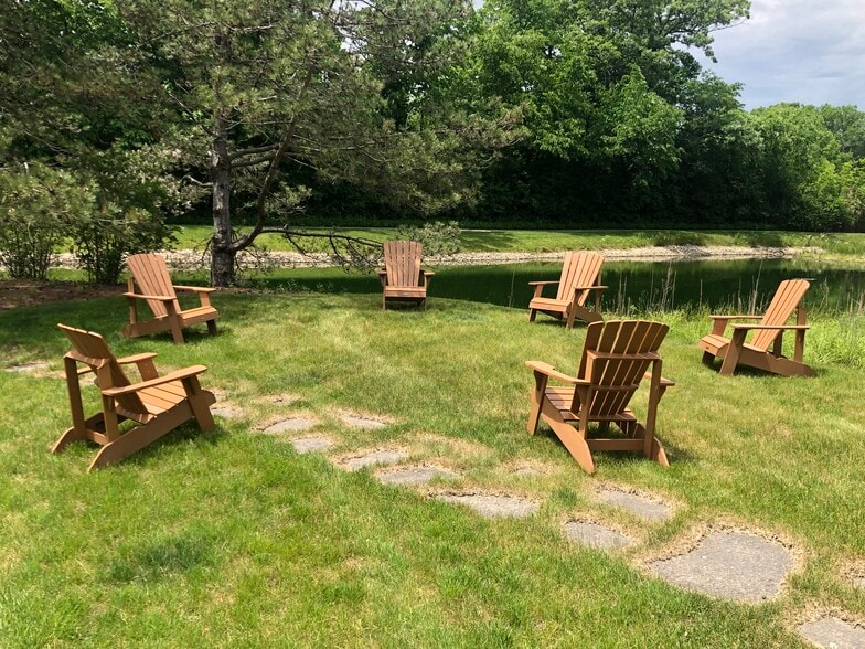 More Photos Of 2333 Waukegan Rd, Bannockburn Unknown For Lease