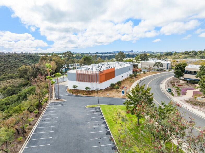 More Photos Of 9955 Mesa Rim Rd, San Diego Light Manufacturing For Lease