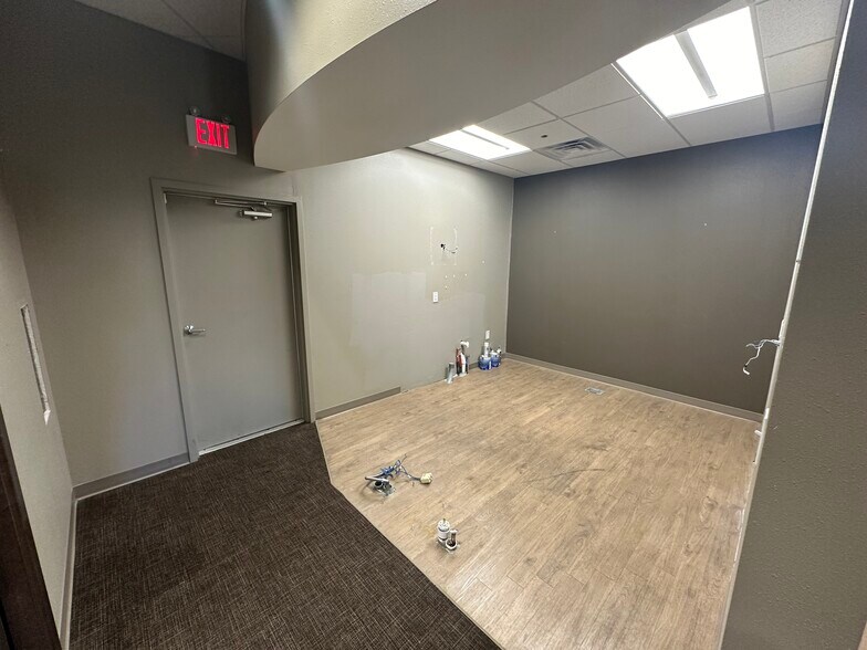 More Photos Of 4811 NW 1st St, Lincoln General Retail For Sale