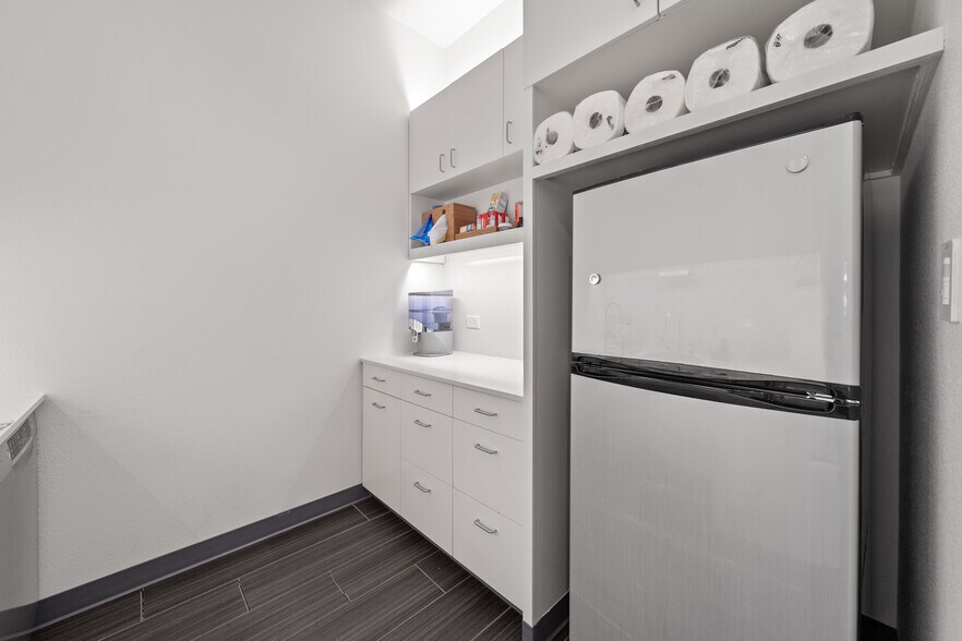 More Photos Of 2500 W William Cannon Dr, Austin Loft Creative Space For Sale