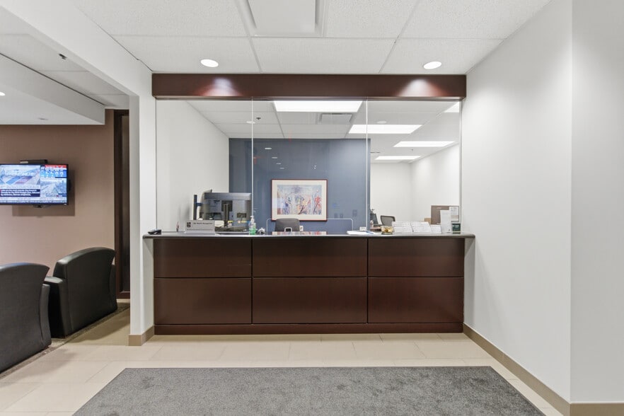 More Photos Of 17 King St E, Oshawa Storefront Retail Office For Lease