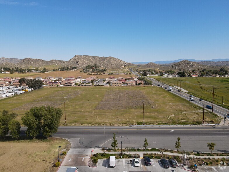 More Photos Of Moreno Beach Gateway, Moreno Valley Unknown For Lease
