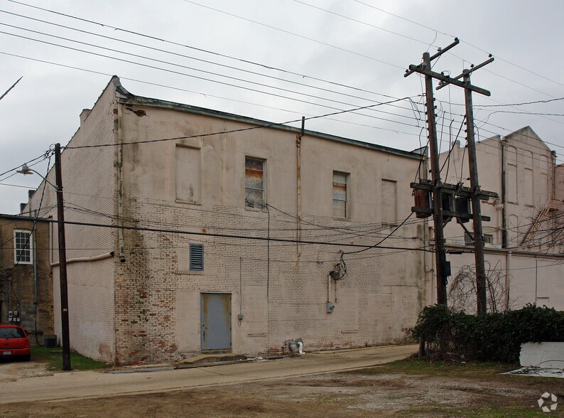 More Photos Of 507-509 W Main St, Denison Storefront Retail Office For Lease