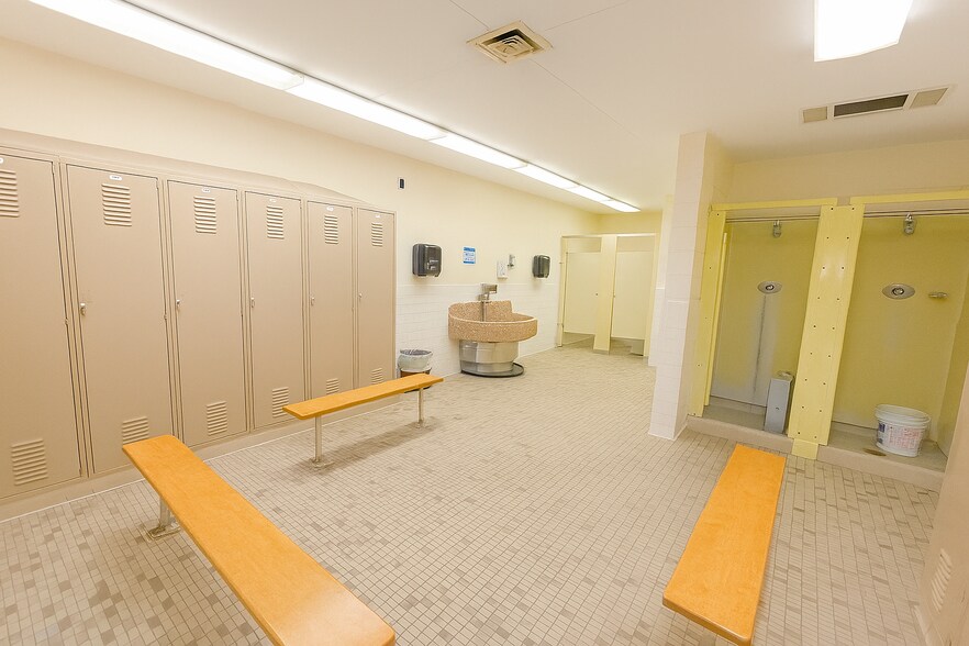 More Photos Of 900 Kraft Dr SE, Melrose Light Distribution For Lease