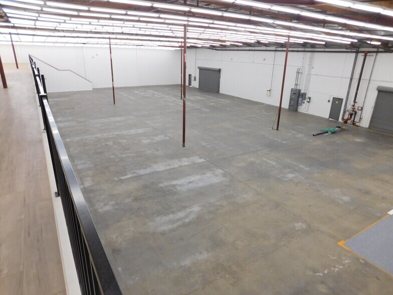 More Photos Of 365 E Jefferson Blvd, Los Angeles Warehouse For Lease