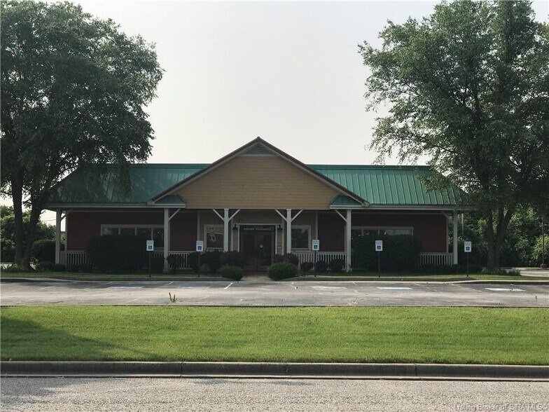 More Photos Of 1420 Park Pl, Clarksville Restaurant For Lease