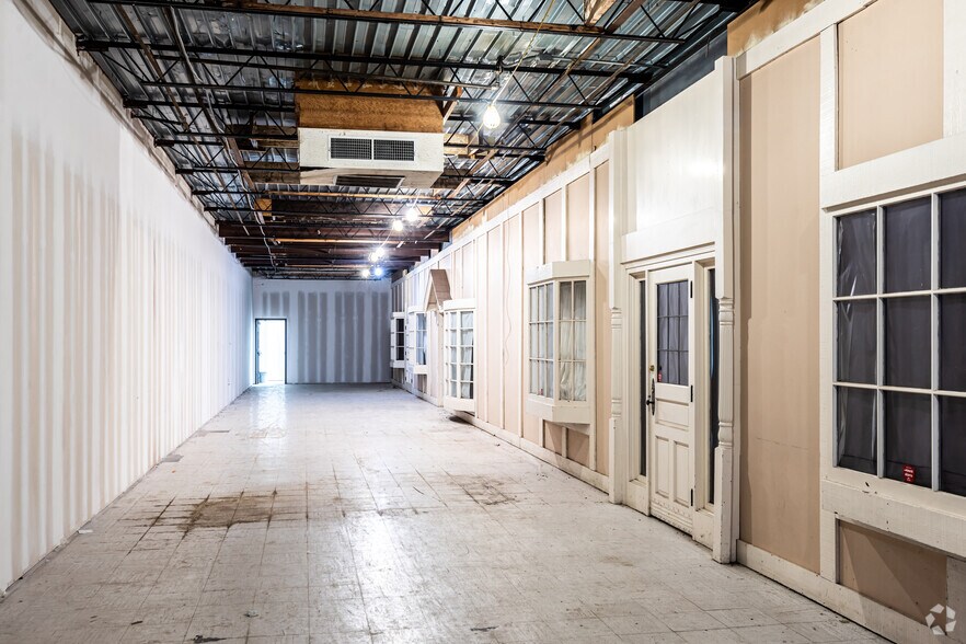 More Photos Of 3600-3840 W 95th St, Leawood Unknown For Lease