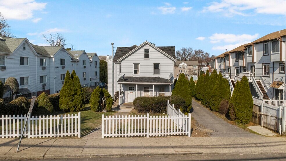 More Photos Of 121 Lockwood Ave, Stamford Apartments For Sale