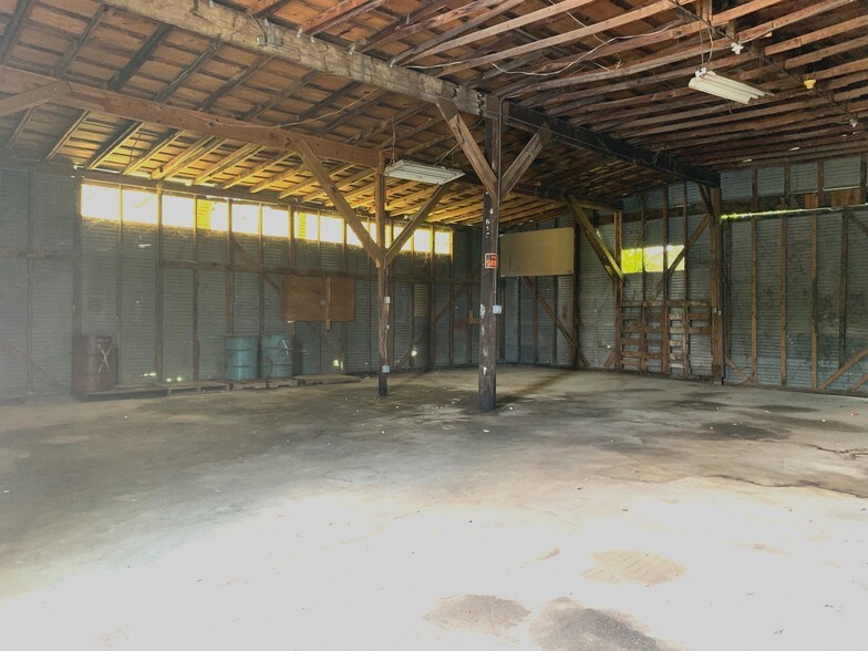 More Photos Of 3613 Lumberdale Rd, Houston Warehouse For Lease