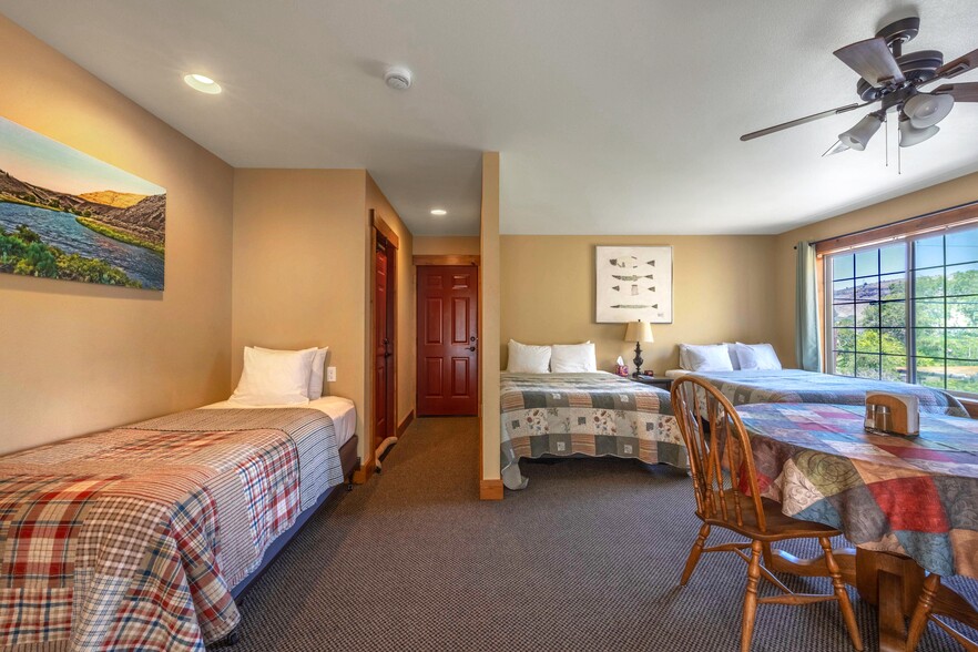 More Photos Of 210 Hartman Ave, Maupin Hotel For Sale