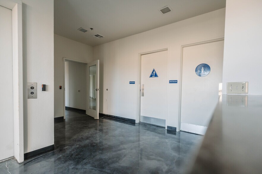 More Photos Of 42650 Melanie Pl, Palm Desert Loft Creative Space For Lease