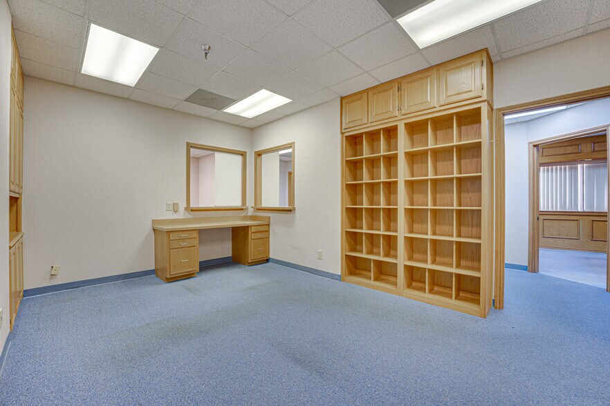 More Photos Of 2909 S Hampton Rd, Dallas Medical For Sale