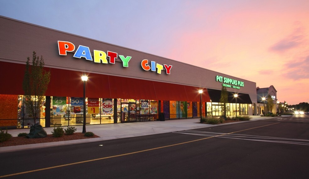 More Photos Of 7601-7715 Pineville Matthews Rd, Charlotte General Retail For Lease